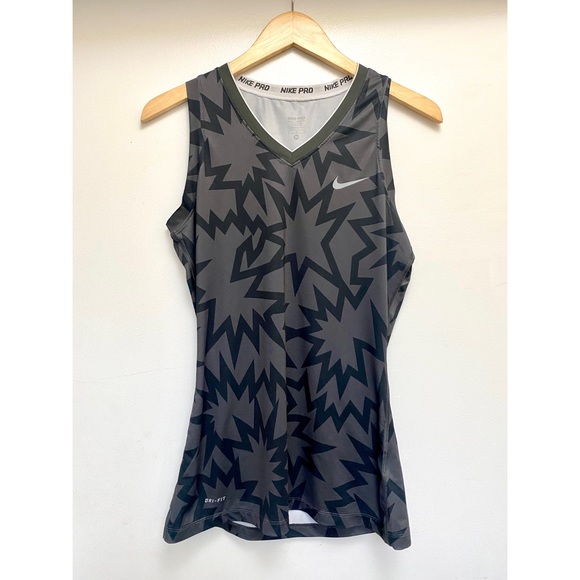 Nike Pro Dri Fit Women’s Sleeveless Grey and Black Top Size Medium - Picture 3 of 7